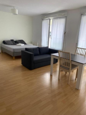 Grand Studio de 37m carrés - RER Laplace et Maison des Examens à 5 minutes à pied